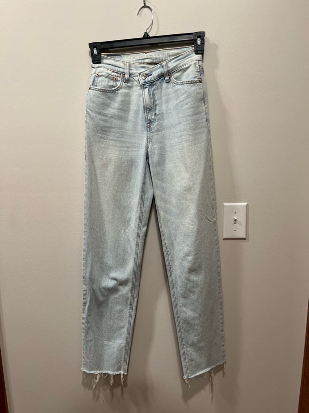 American Eagle Straight Leg Jeans